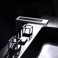 Дизайнерский смеситель Cube в черном цвете кубической формы